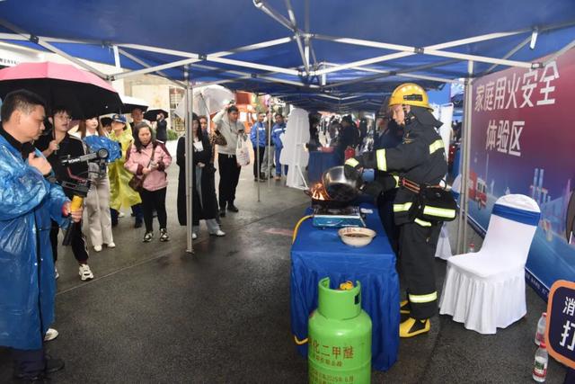 消防宣传月｜“消防+文旅”，首届消防主题生活节燃动山城→