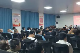 以“雨”为令 “汛”速响应 怀化公交积极应对暴雨天气保障乘客安全出行路图片