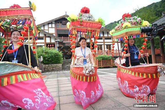 海外华文媒体代表走进四川广元利州区 观美景、访老街、赏民俗