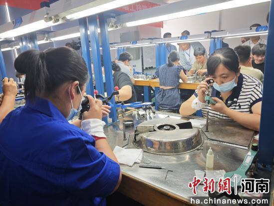 郑州市第二十二届职工技术运动会宝石琢磨工技能竞赛开幕