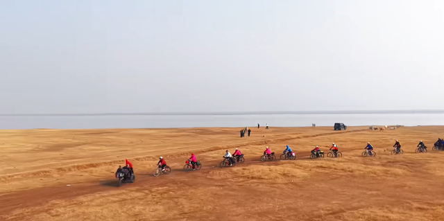 “矿坑美学”何以成新宠——郑州非景点打卡地走红的背后