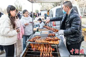 “市集游”成年轻人“新宠”：重在体验，意在“松弛”图片