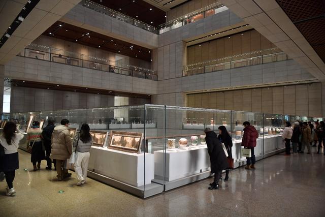 倡扬东方新古典美学：“诗心万象——张闻冰陶瓷艺术展”在京启幕