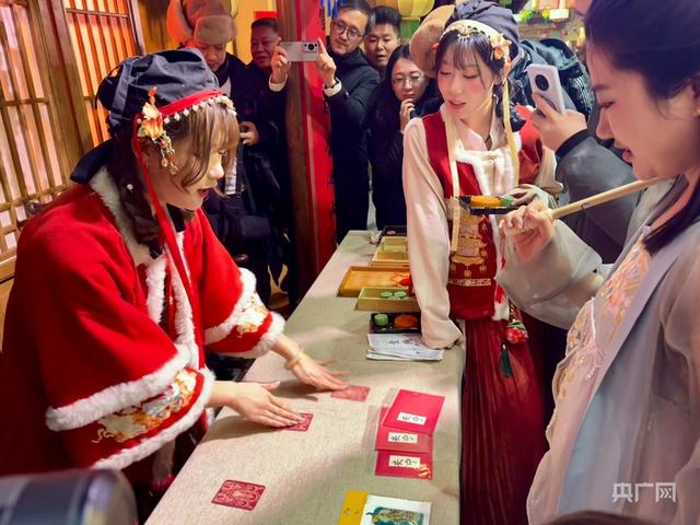 冰雪微笑曲线｜“冰雪+”点亮消费新图景 “冷资源”持续撬动“热经济”