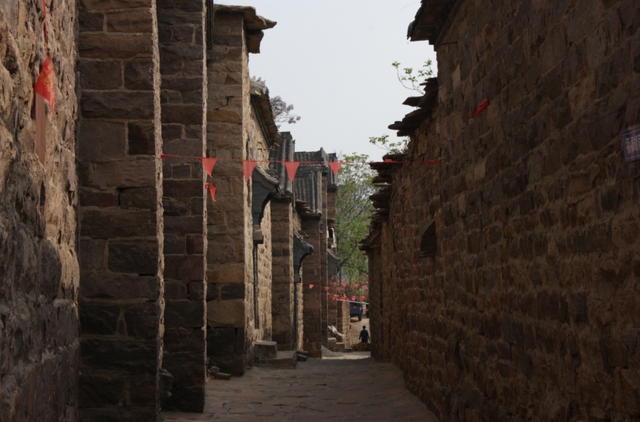 第一批抛弃网红景点的年轻人，已经开始“村漂”了