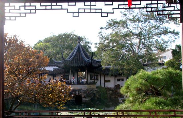 江苏苏州：古典园林网师园秋意浓
