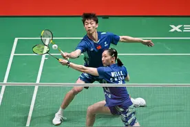 马来西亚羽毛球大师赛：蒋振邦/魏雅欣晋级混双八强图片