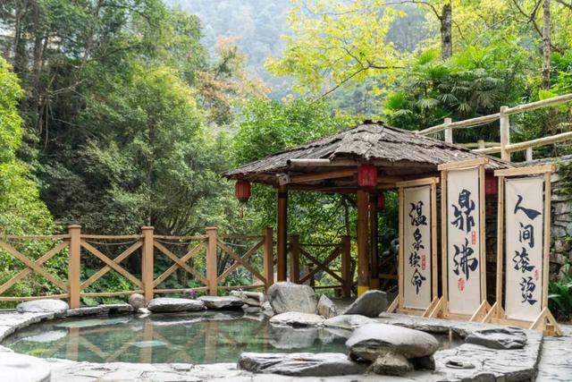 在桂林过大雪：暖汤、红柿、碧水…藏着南方冬日最惊艳的色彩