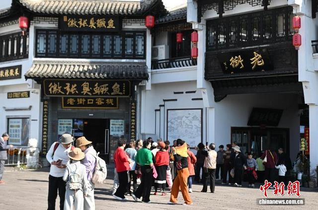 海外华文媒体走读新安江畔 沉浸式体验山水生态