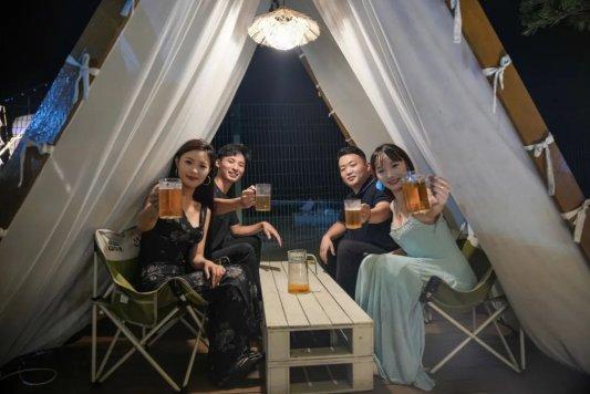 青岛西海岸新区金沙滩啤酒城的风里藏着限定款的浪漫心动