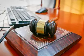 患阿尔茨海默病的老人立下相互矛盾的遗嘱，遗产该如何分配？图片