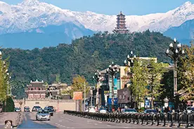 四川都江堰：“三遗之城”添新彩图片