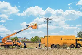 国网鞍山供电公司多措并举保供电 迎峰度夏“满格电”图片