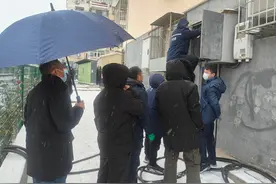 孩子居家上网课突发断电，街道紧急调派发电车保证供电图片