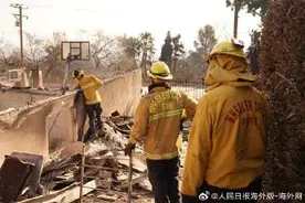 美国阻止山火蔓延依旧“路漫漫”图片