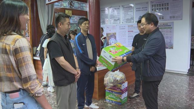 暖心关怀工作者：暑期坚守有“温度”