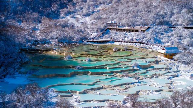 黄龙景区2025年接待游客突破328万人次！连续三年刷新历史纪录