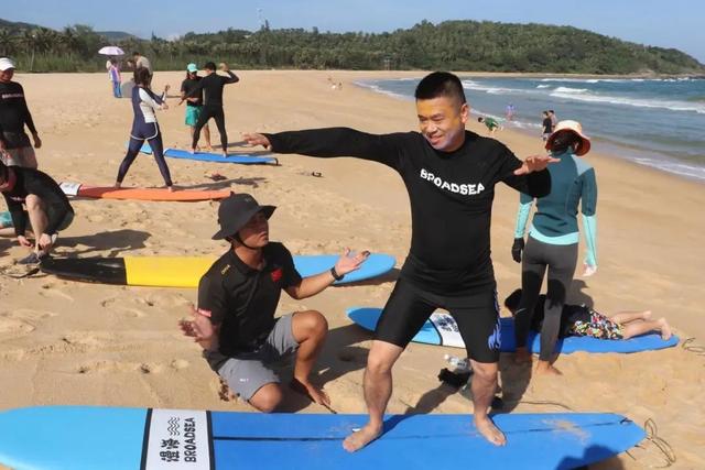大 V 打卡万宁：走进世界冲浪胜地，感受海岛夏日清凉