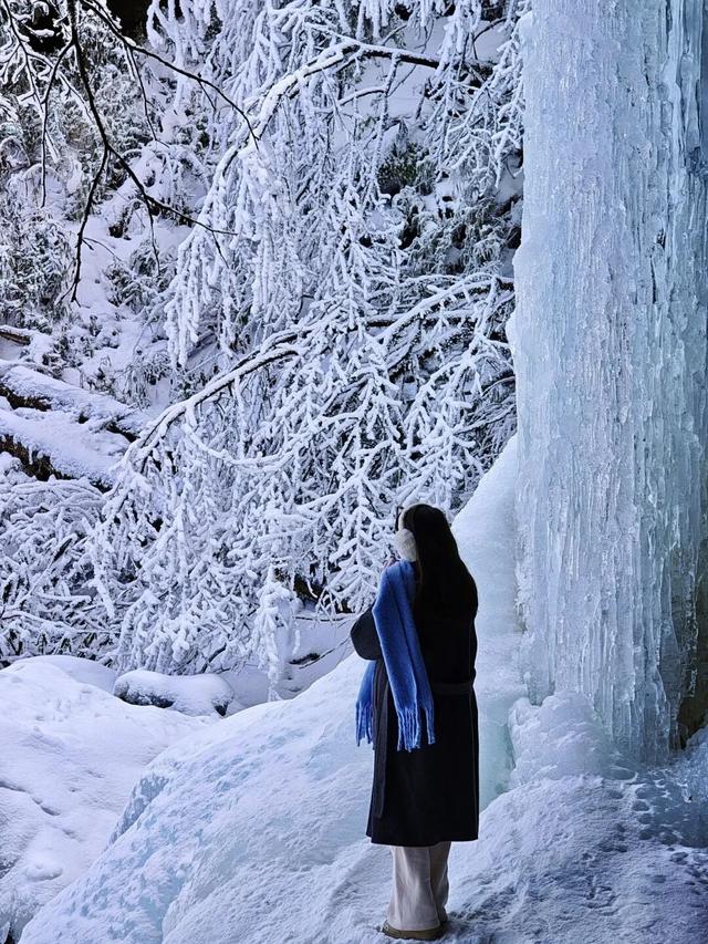 寒假遛娃必冲！瓦屋山冰雪仙境已上线，小神兽耍雪自由get！