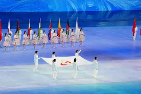 亚冬会 | 六大奥运冠军执旗入场 宁忠岩、蔡雪桐宣读誓词图片