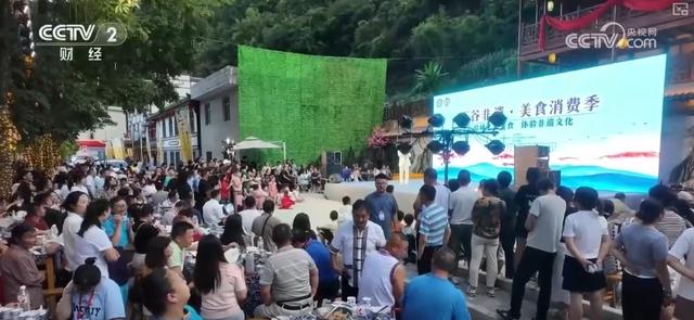 夏日花样消暑玩法“暑”实精彩 “避暑+文化+夜游”跨界联动多业态消费热力十足