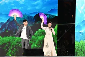 笑料十足、“笑果”满满 中国曲协组织曲艺名家新秀到四川广安“送欢笑”图片