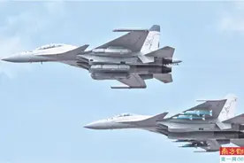 中国海军歼-15D首次亮相航展图片