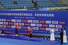 曾在亚运会送乌龟包的粉丝又来了，全红婵举手幅回应：也希望粉丝健康快乐图片