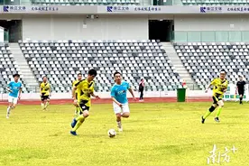 汕头体育中心，开球！图片