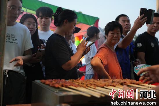 河北隆尧：最美消夏夜 欢乐不停