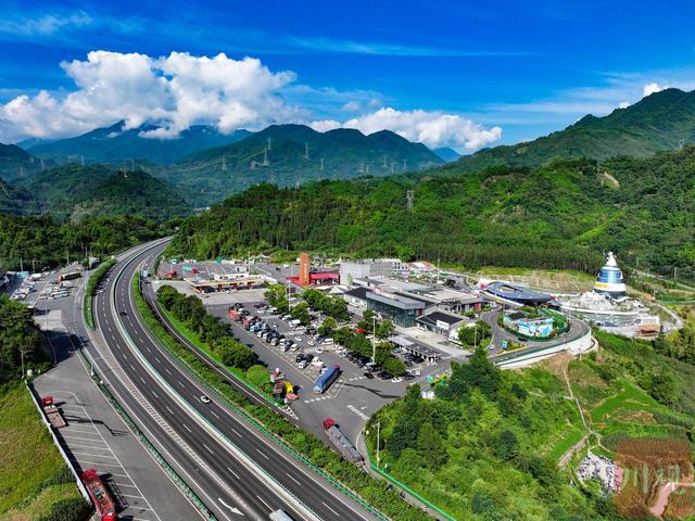 市州观察丨天全：1个服务区，2种打开方式，探访全国首批“平急两用”试点服务区