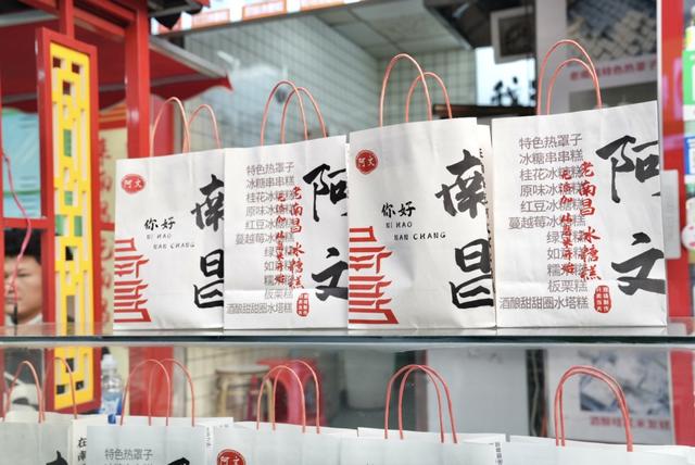 南昌展现促消费新担当：打造老街区烟火气新消费场景，引来人气红了城市