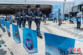 香港航青团团员：青年应“情高志远”图片