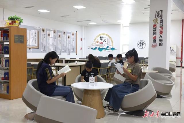 在庆阳图书馆尽享书香慢生活