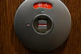 拒绝尴尬！动车上的卫生间到底怎么锁门？图片