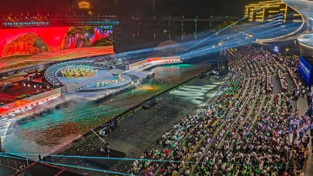 第十六届中国长江三峡国际旅游节在湖北宜昌开幕