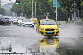 聚焦防汛抗旱｜重庆9个区降下大暴雨 6条河流出现超警戒水位洪水图片
