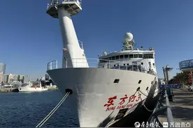 这堂在“东方红3”船上的公选课有何魅力？百余名师生登船学习图片