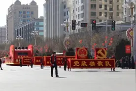 陕西靖边县：秧歌展演闹元宵，银蛇舞动迎春来！图片