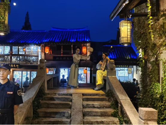 水上有星，桥下有梦：夜周庄的行浸式穿越之旅