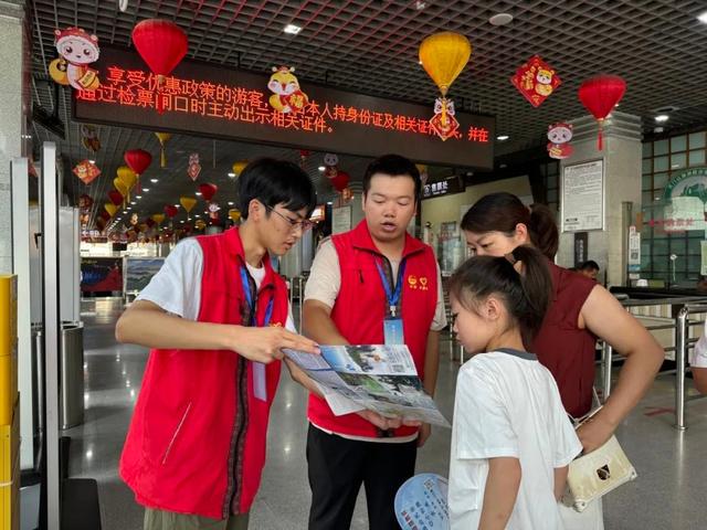 宠粉Plus丨“服务太到位了！”张家界志愿服务获游客点赞