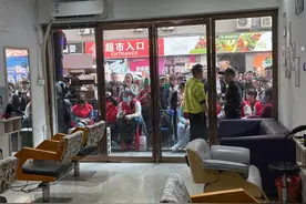 怀化“听得懂话”理发师爆火后：有人因曾花500元做不好造型来理发图片