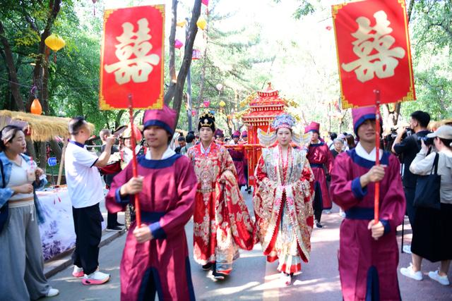 乌海七夕：千年鹊梦筑新韵