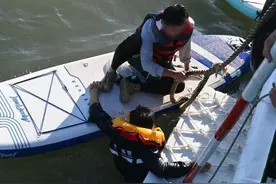 桨板爱好者遇风浪被困，浙江海警火速救援，提醒：出海前要看海洋预报图片