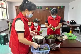 孟州：幸福院里“粽”飘香 “一老一小”共度好时光图片