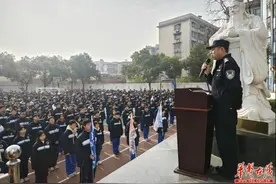 “交通安全，你我同行”安全教育主题征文颁奖仪式暨交通安全教育报告会在湘乡市树人学校举行图片