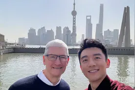 郑凯外滩偶遇苹果CEO库克！开心合影还一起吃了早饭图片