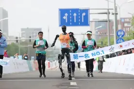 全球首个人形机器人半马，科技创新走向落地的生动寓言图片