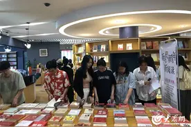 2024泰安青年艺术季“新时代·新青年·新阅读”红色主题书展圆满落幕图片