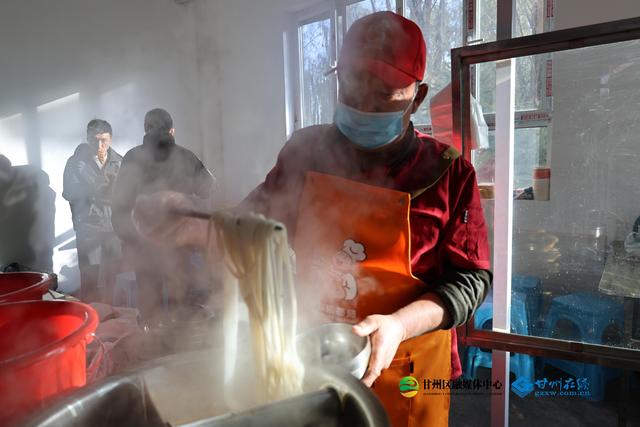 甘州府城：一半是人间烟火，一半是菊韵诗魂